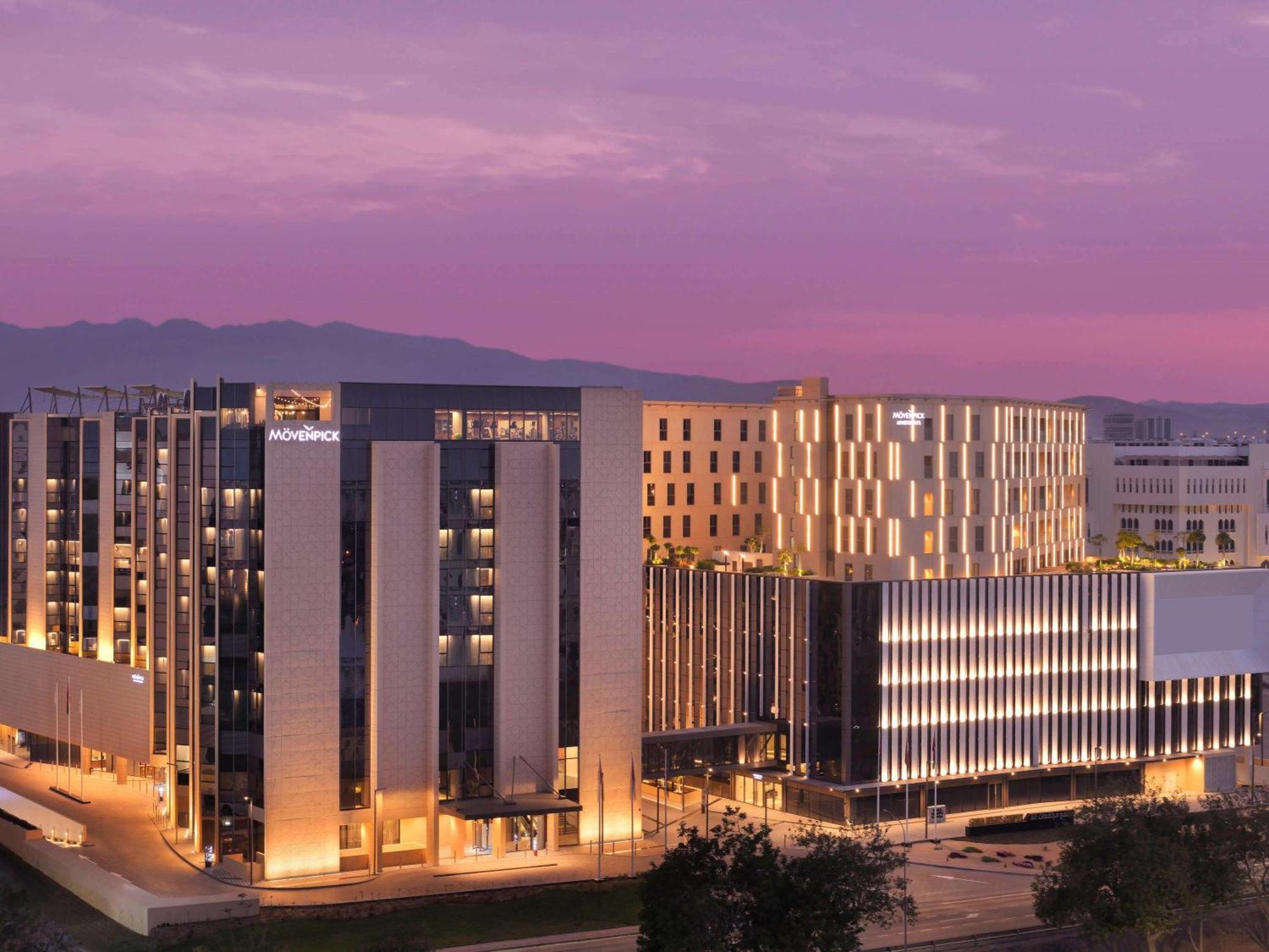 Moevenpick Hotel & Apartments Ghala มัสกัต ภายนอก รูปภาพ The West End