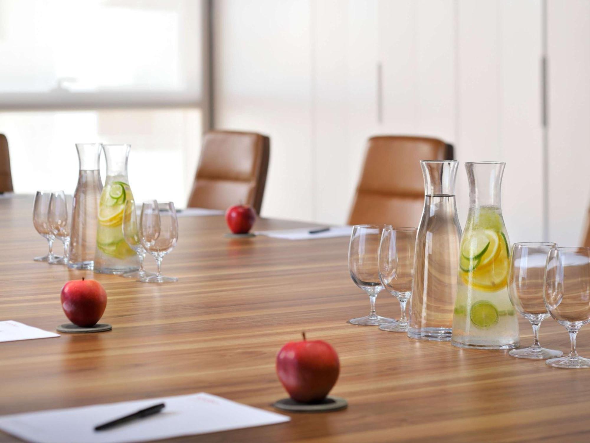Moevenpick Hotel & Apartments Ghala มัสกัต ภายนอก รูปภาพ Meeting room