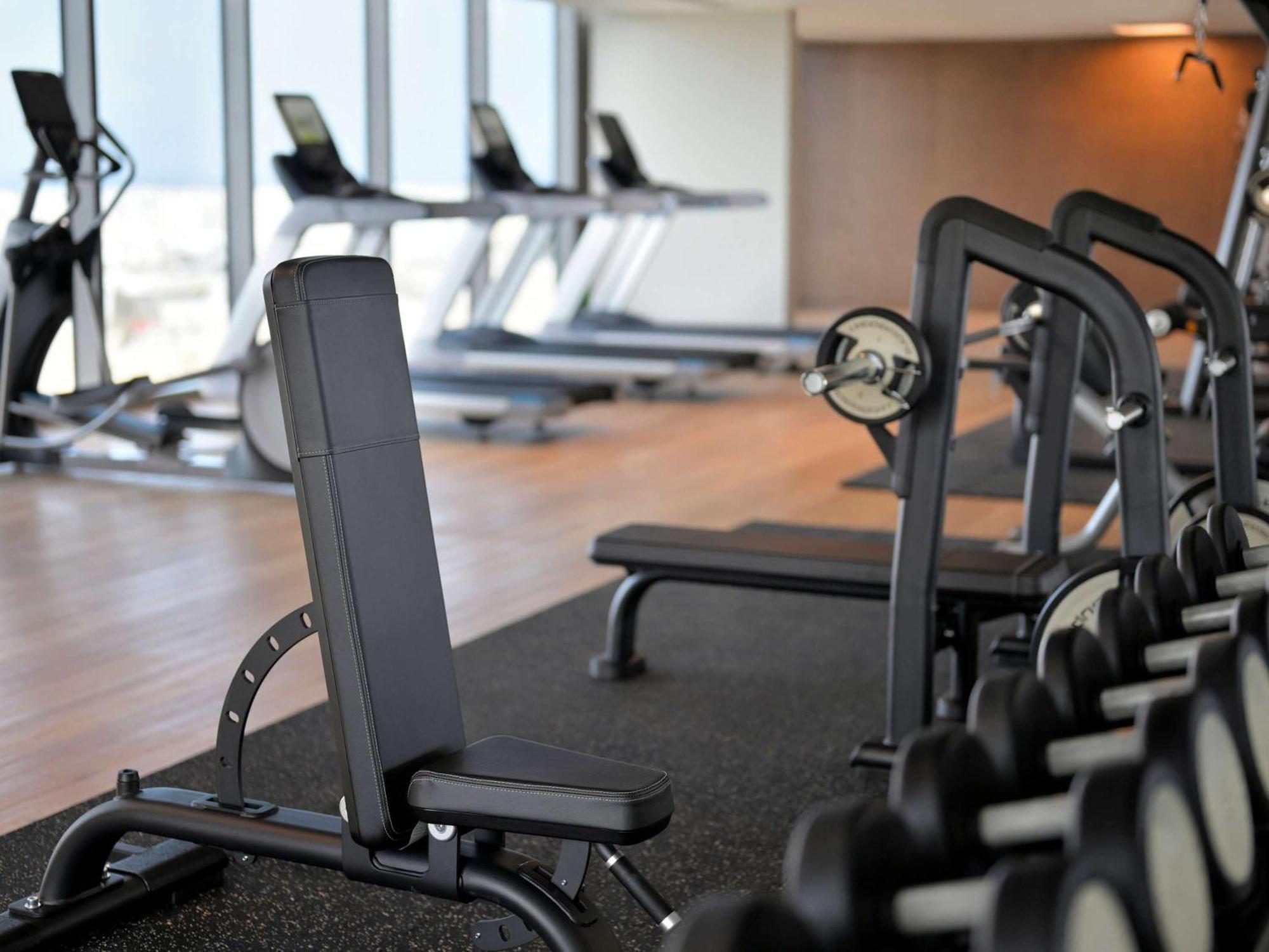 Moevenpick Hotel & Apartments Ghala มัสกัต ภายนอก รูปภาพ Parallel bars