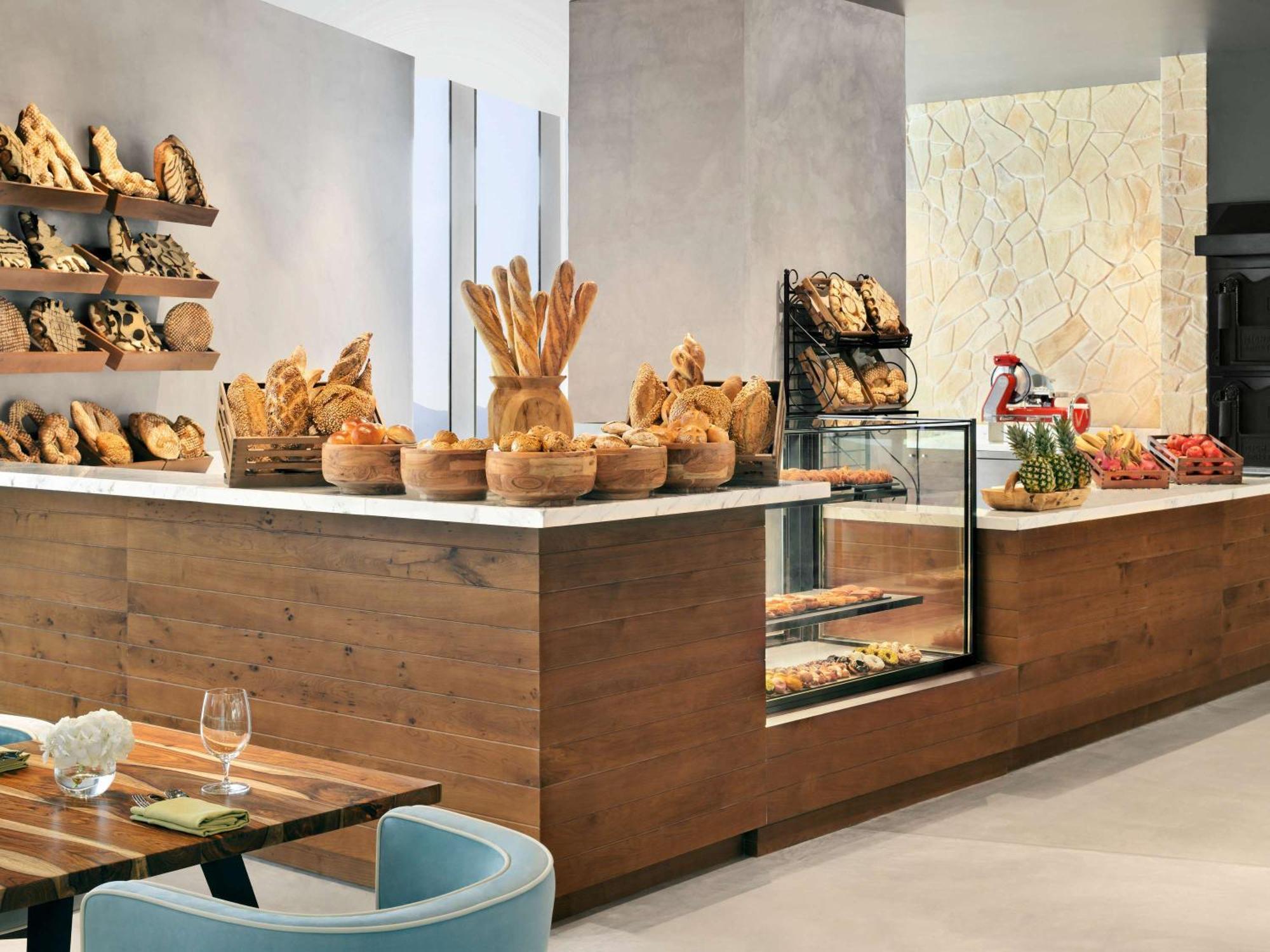 Moevenpick Hotel & Apartments Ghala มัสกัต ภายนอก รูปภาพ Bakery at the hotel