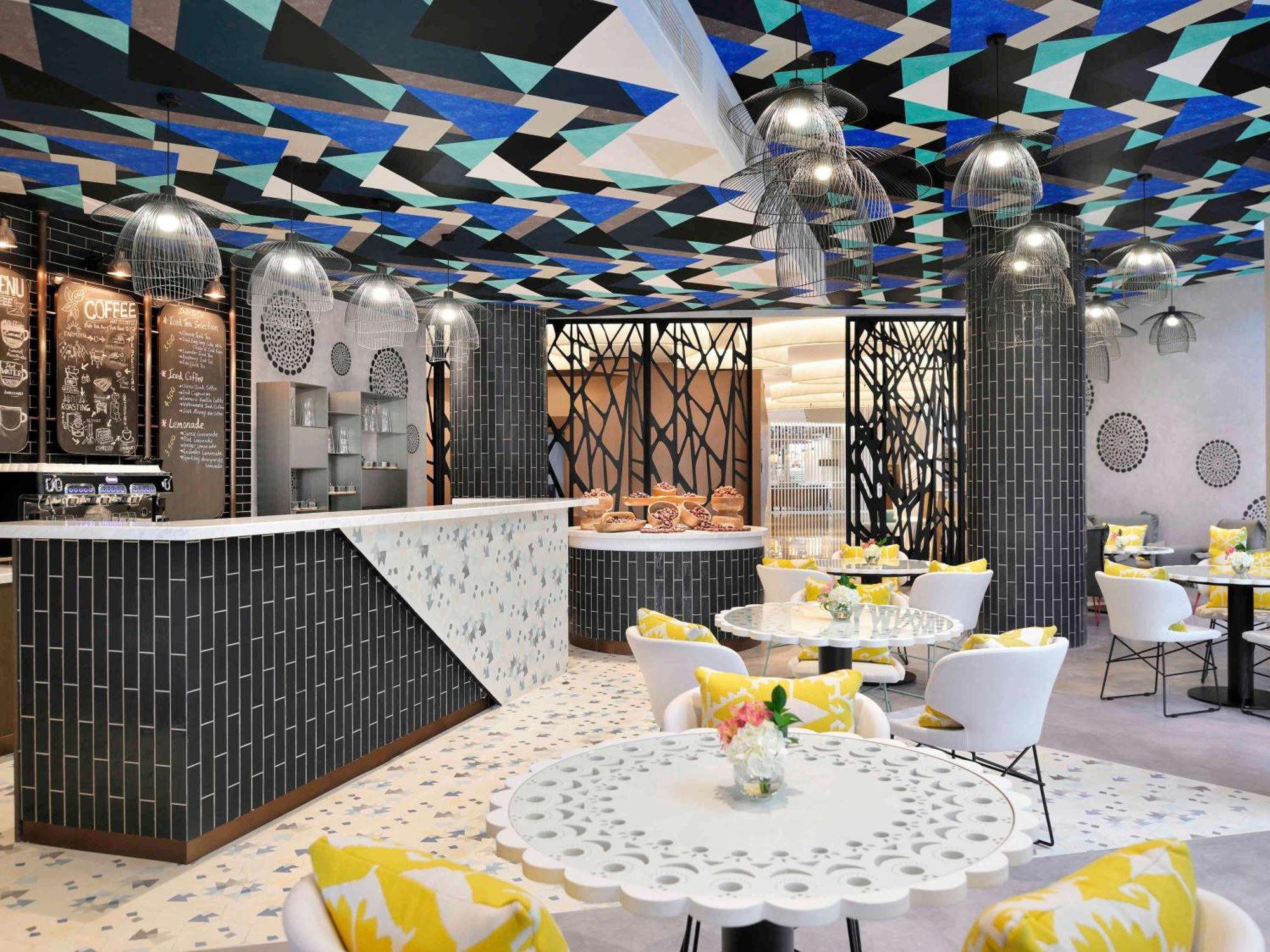 Moevenpick Hotel & Apartments Ghala มัสกัต ภายนอก รูปภาพ The interior of the restaurant