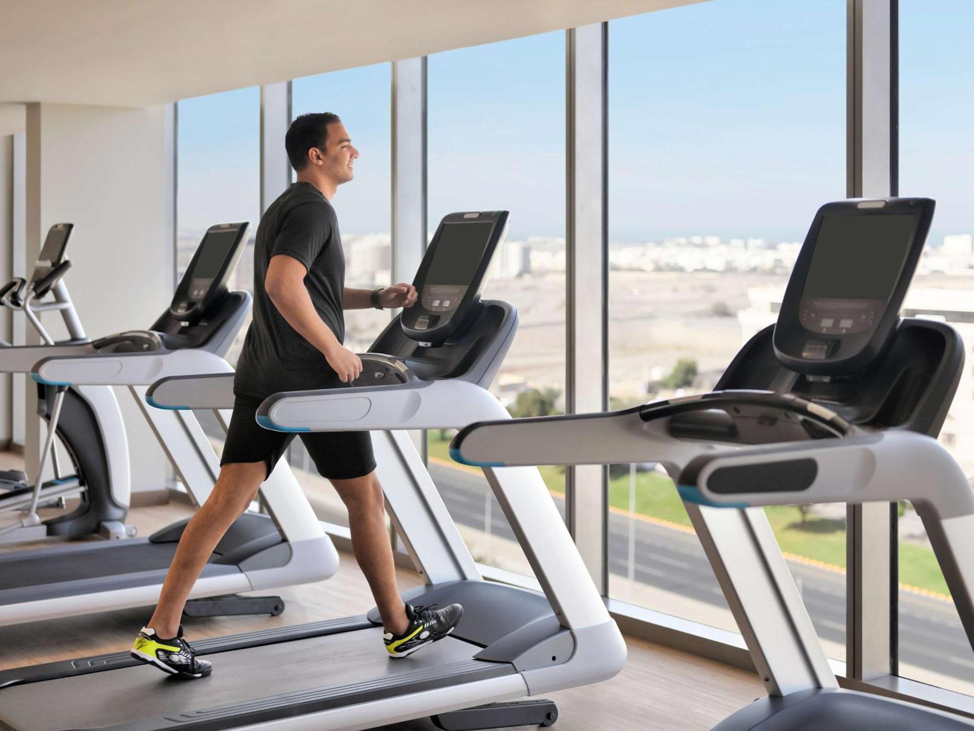 Moevenpick Hotel & Apartments Ghala มัสกัต ภายนอก รูปภาพ A treadmill